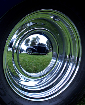 Hubcap with car reflection for collector